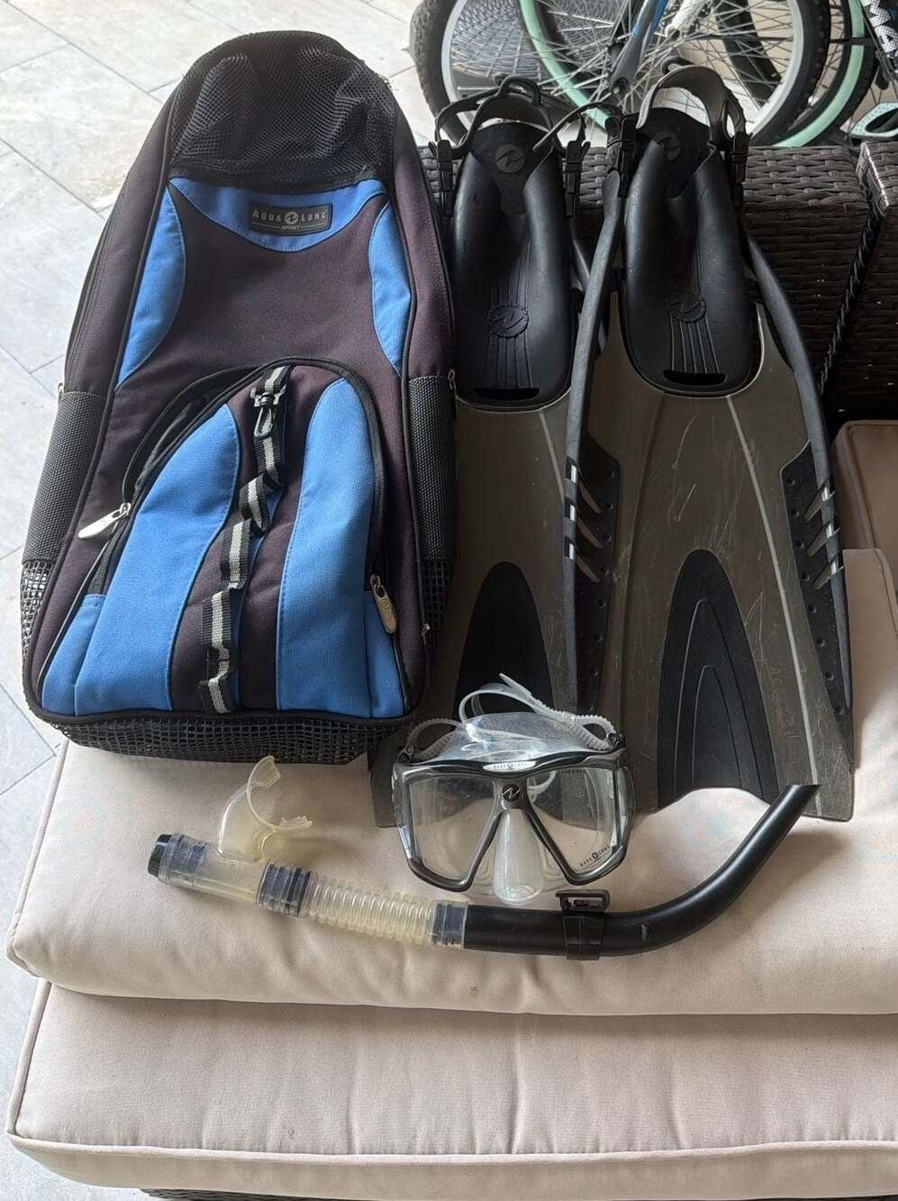 Aqua Lung Sport Snorkel Set with Fins, Mask, Snorkel and Gear Bag - Size L/XL